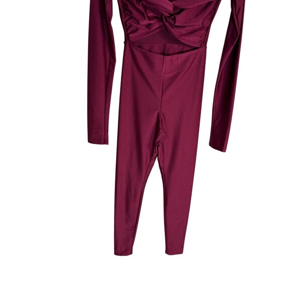 Elegant Burgundy Off-Shoulder Jumpsuit - Picture 9 of 10